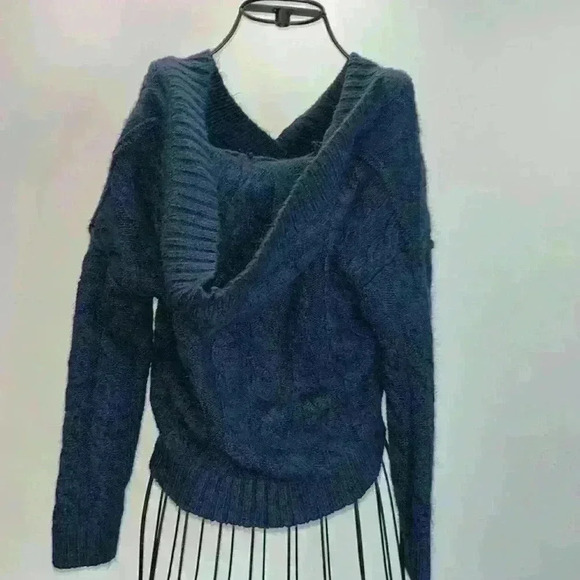Super soft hooded sweater - Picture 3 of 4